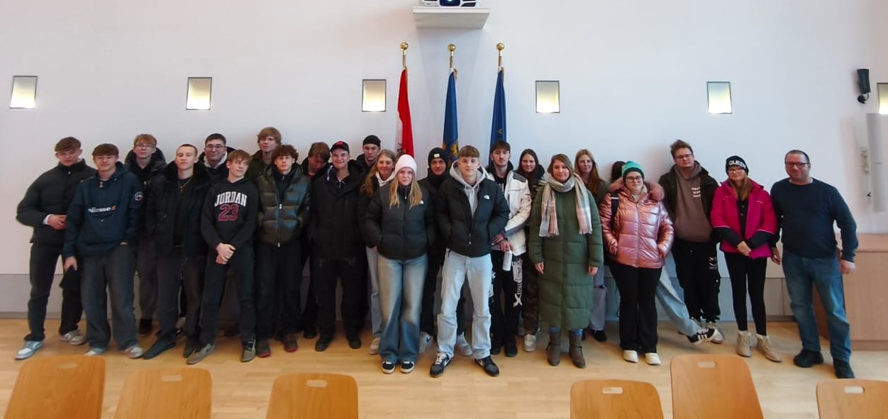 Schülergruppe am Berufsschul-Landtag in St. Pölten