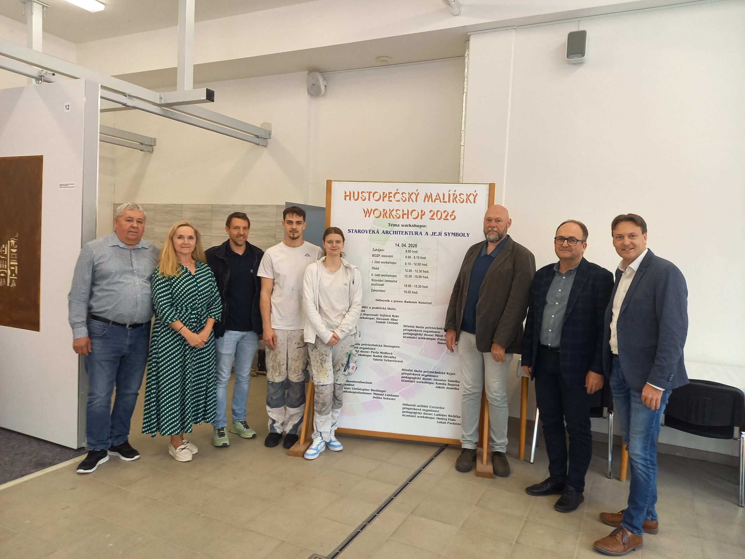 Workshop Hustopece Gruppenbild mit Schüler und Lehrer